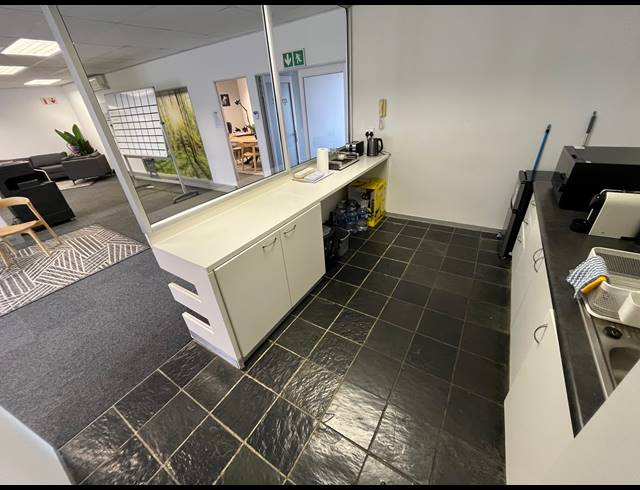 186M² OFFICE TO LET IN CENTURY CITY